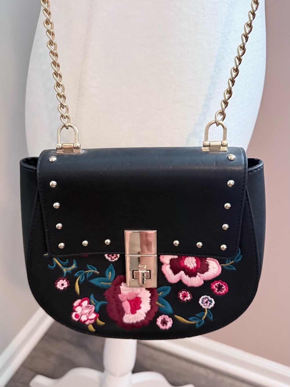 Express Women’s Black Floral Embroidered Crossbody Bag with‎ Gold Chain